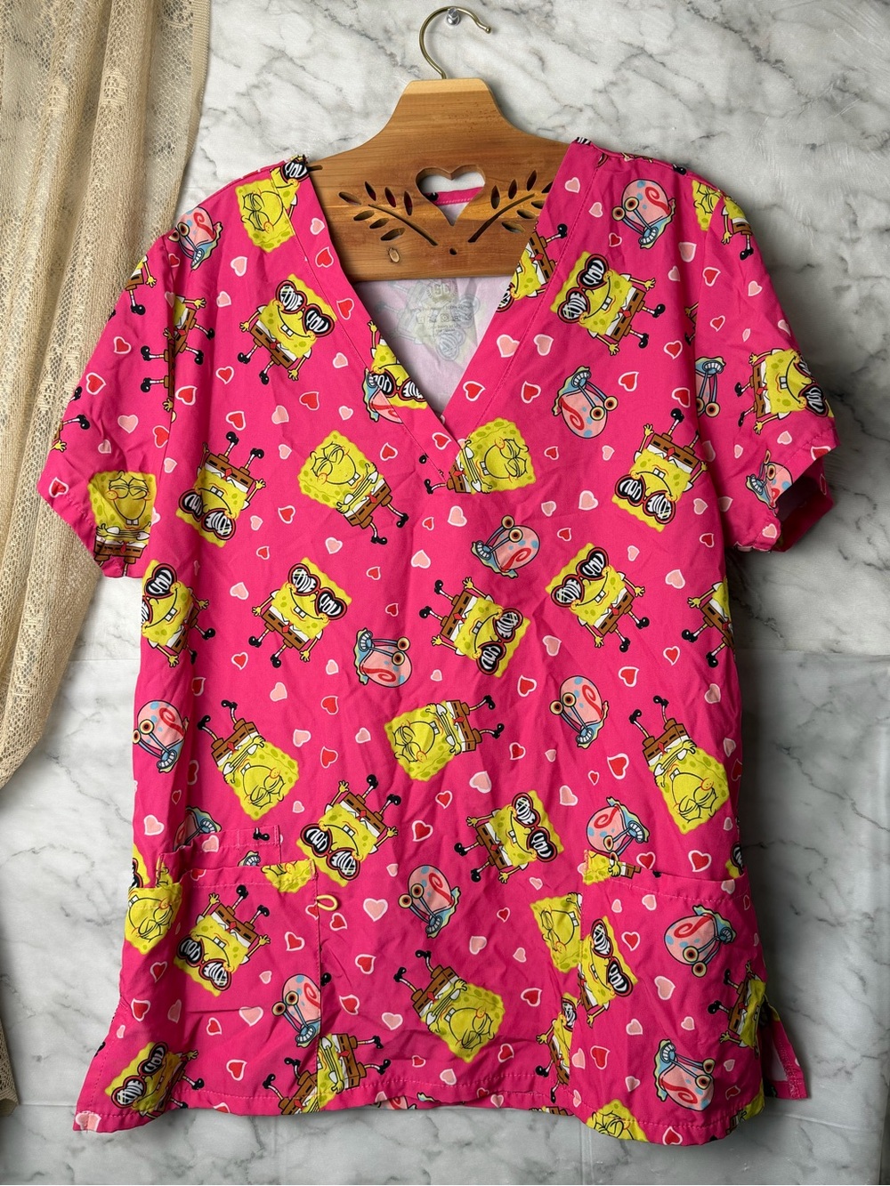 SpongeBob SquarePants Valentine's Day Scrub Top Pink Hearts Gary Cartoon Print L